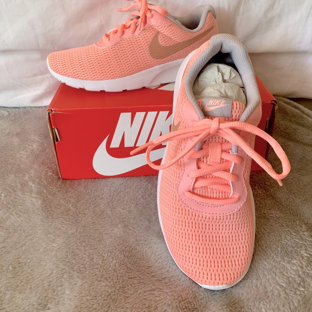 ⭐️Brand New: Nike girls sneakers size 3.5 youth